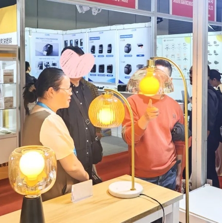 DeepGlo präsentiert drei Phototherapielösungen auf der internationalen Medizintechnikmesse in Shenzhen